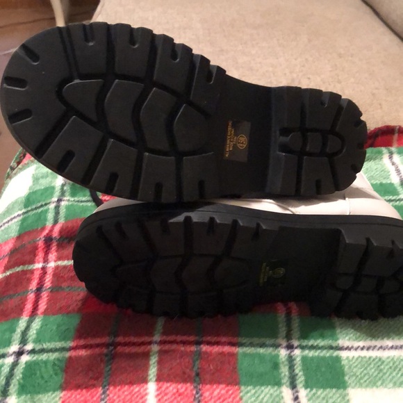 NWOB Unr8ted WHITE combat boots - Picture 4 of 7